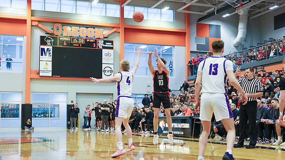 VARSITY Sectional Final vs. Waunakee (37)