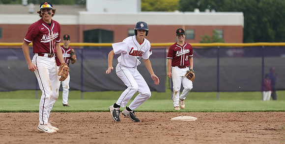 20 Jacob Holland  (33)