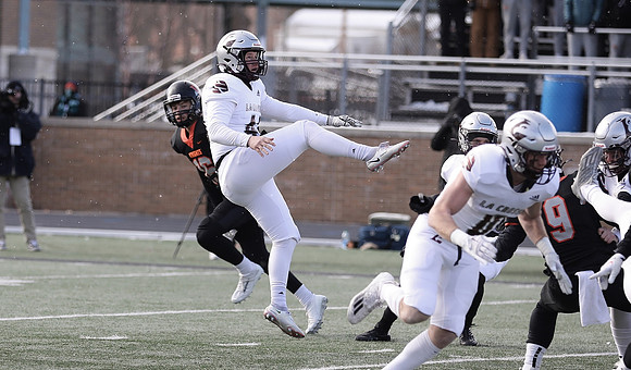 11-19-22 Playoff Round 1 vs. Wartburg College (26)