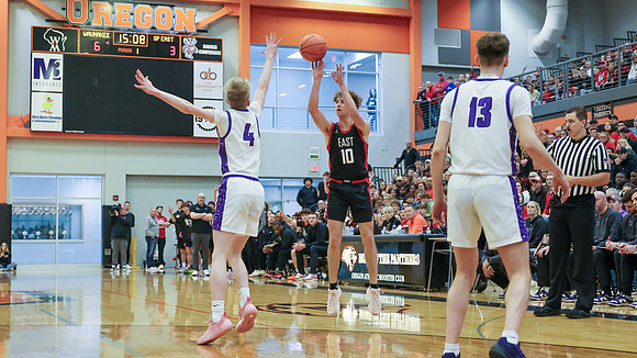VARSITY Sectional Final vs. Waunakee (36)