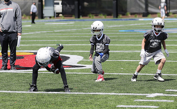 4th Grade A vs. 4th Grade D  (16)