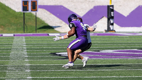 11 Jared Pelishek (27)