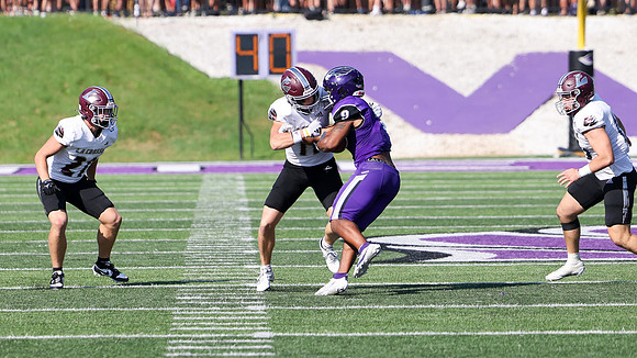 11 Jared Pelishek (32)