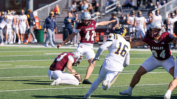 10-11-25 EAGLES vs. UW Eau Claire (1212)