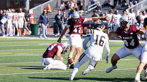 10-11-25 EAGLES vs. UW Eau Claire (1213)