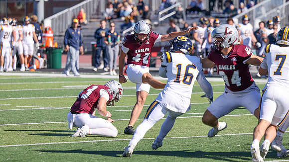 10-11-25 EAGLES vs. UW Eau Claire (1214)