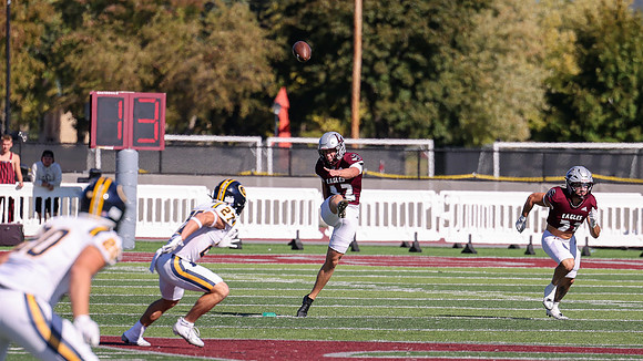 10-11-25 EAGLES vs. UW Eau Claire (1221)