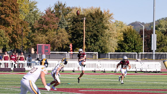 10-11-25 EAGLES vs. UW Eau Claire (1222)
