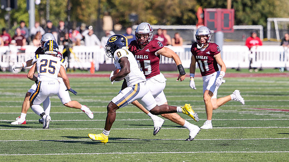 10-11-25 EAGLES vs. UW Eau Claire (1686)