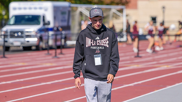 10-11-25 Daniel Lins at EAGLES vs. UW Eau Claire (2242)