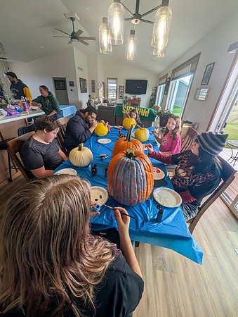10-11-25 Decorating Pumpkins (2)