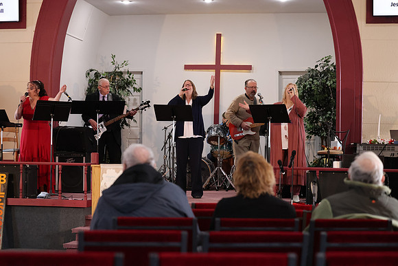 WORSHIP TEAM (13)