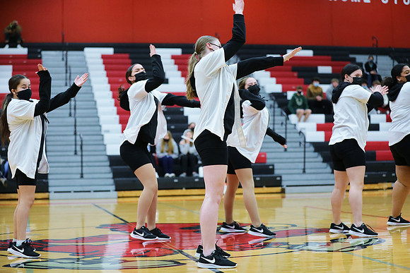 JV Dance 1-13-22 at JV Basketball Game  (10)