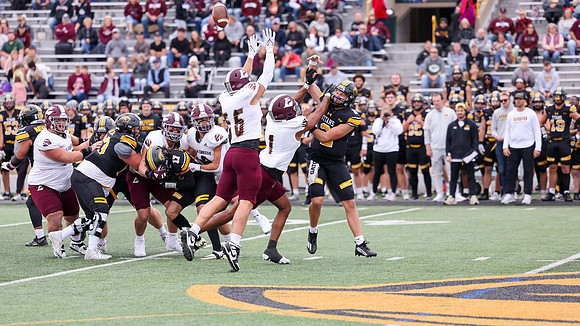 10-12-24 EAGLES vs. UW Oshkosh (15)