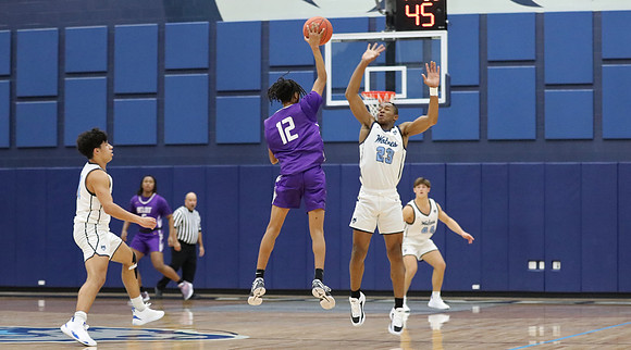 23 Darius Chestnut (50)