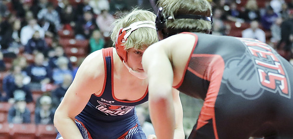 Sun Prairie 138 lbs. Dylan Muehlenberg Match #1 State Tournament 2023 (17)