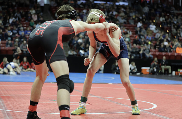Sun Prairie 138 lbs. Dylan Muehlenberg Match #1 State Tournament 2023 (14)