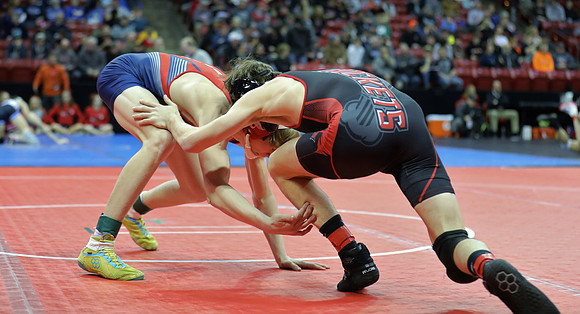 Sun Prairie 138 lbs. Dylan Muehlenberg Match #1 State Tournament 2023 (16)