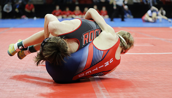 Sun Prairie 138 lbs. Dylan Muehlenberg Match #1 State Tournament 2023 (20)