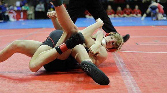 Sun Prairie 138 lbs. Dylan Muehlenberg Match #1 State Tournament 2023 (22)