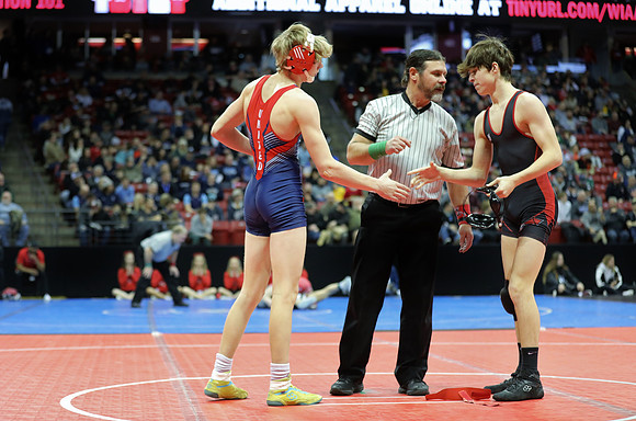 Sun Prairie 138 lbs. Dylan Muehlenberg Match #1 State Tournament 2023 (26)