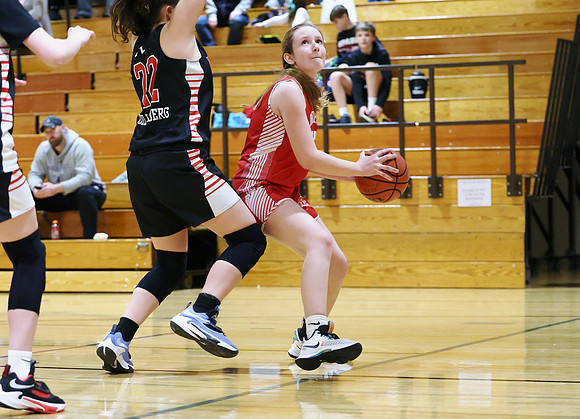3-12-23 7th Grade Girls Champiosnhip Shullsburg vs. Hortonville Black (10)