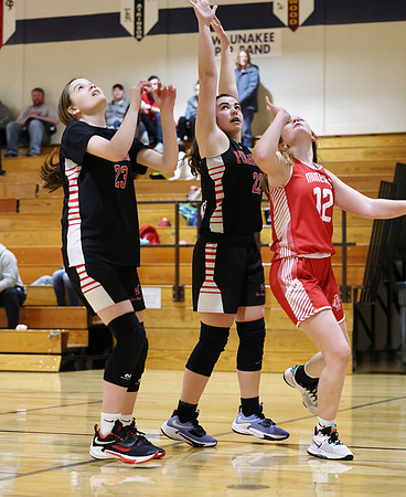 3-12-23 7th Grade Girls Champiosnhip Shullsburg vs. Hortonville Black (14)