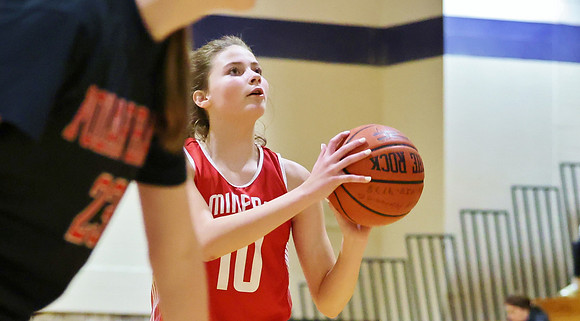 3-12-23 7th Grade Girls Champiosnhip Shullsburg vs. Hortonville Black (24)