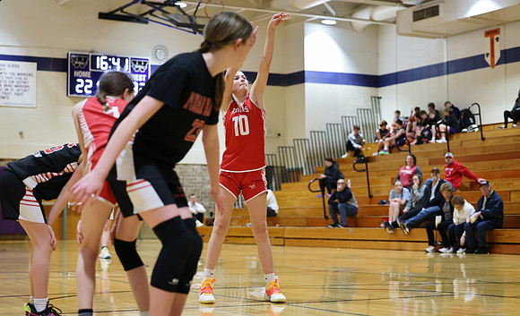 3-12-23 7th Grade Girls Champiosnhip Shullsburg vs. Hortonville Black (25)