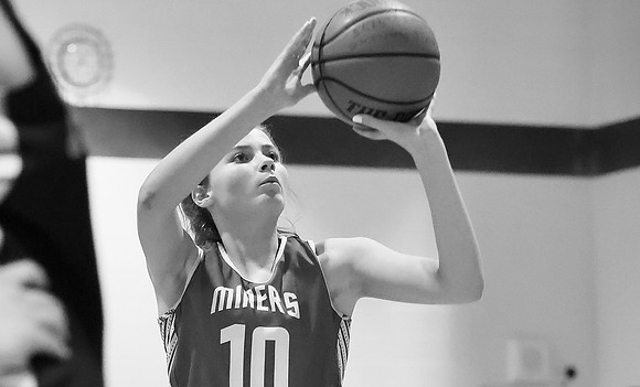 3-12-23 7th Grade Girls Champiosnhip Shullsburg vs. Hortonville Black (42)