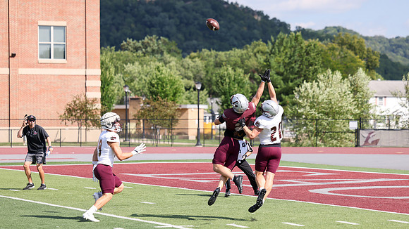8-22 26 UWL SCRMMAGE (439)