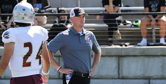 COACH Michael McGuire (4)