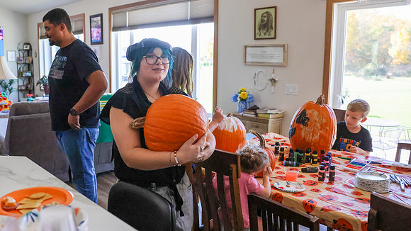 10-11-26 PUMPKI CARVING & Coloring (14)