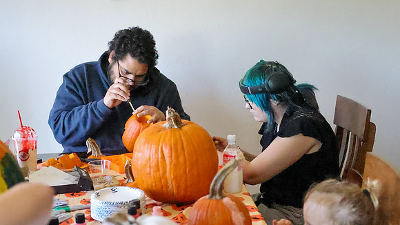 10-11-26 PUMPKI CARVING & Coloring (25)
