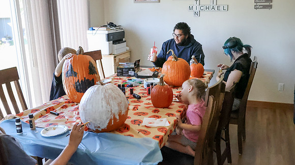 10-11-26 PUMPKI CARVING & Coloring (18)