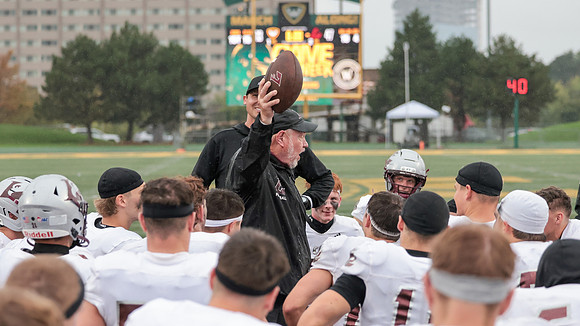 Coach Mike Anderson (10)