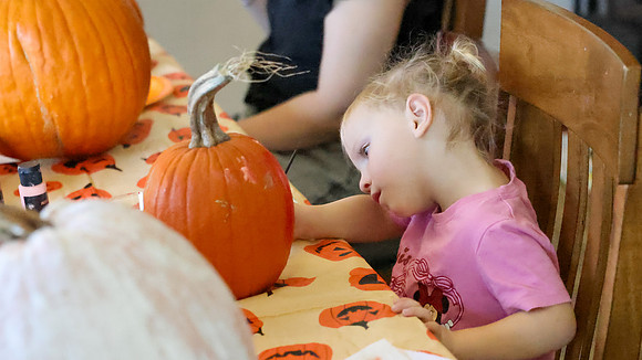 10-11-26 PUMPKI CARVING & Coloring (20)