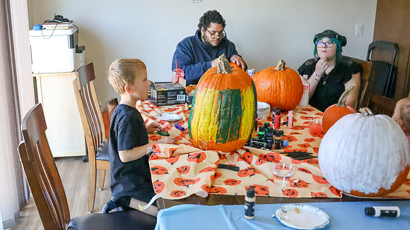 10-11-26 PUMPKI CARVING & Coloring (29)