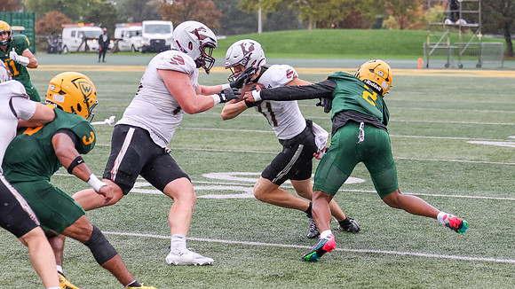 11 Evan Richmond (7)