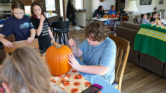10-11-26 PUMPKI CARVING & Coloring (56)