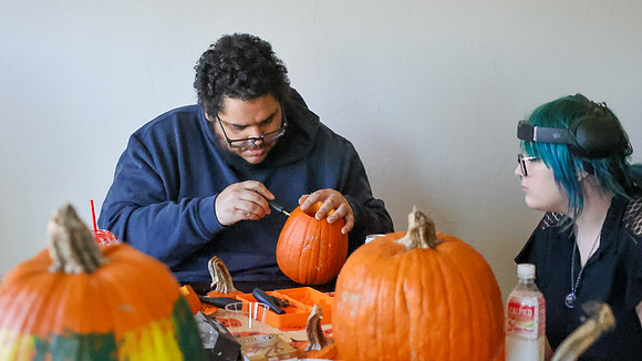 10-11-26 PUMPKI CARVING & Coloring (30)