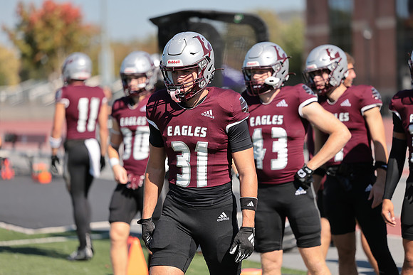 31 Noah Chenault (9)
