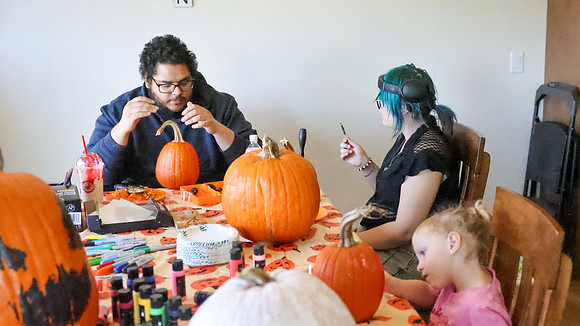 10-11-26 PUMPKI CARVING & Coloring (19)