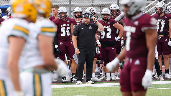 Coach Mitchell Collicott (4)