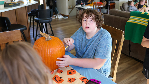 10-11-26 PUMPKI CARVING & Coloring (57)