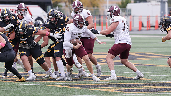 10-12-24 EAGLES vs. UW Oshkosh (36)