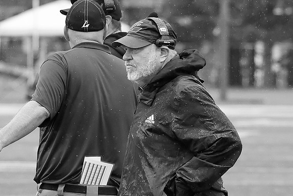 Coach Mike Anderson (4)