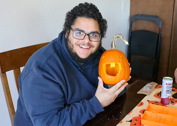 10-11-26 PUMPKI CARVING & Coloring (43)