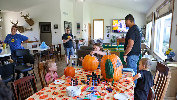10-11-26 PUMPKI CARVING & Coloring (7)