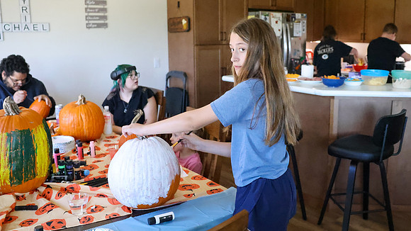 10-11-26 PUMPKI CARVING & Coloring (27)